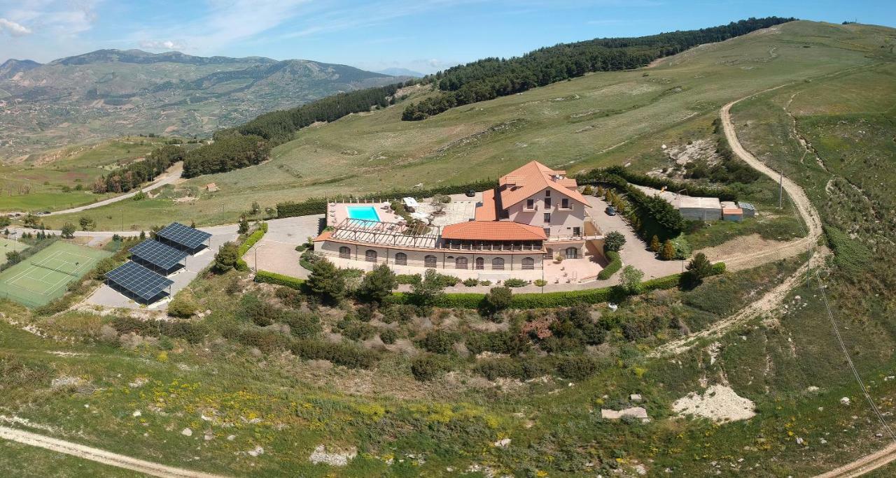 Pigna D'Oro Country Hotel Santo Stefano Quisquina Exterior photo